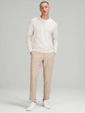 Lululemon Commission Pant
Classic Size 34 Warpstreme Cream
Slim Performance Pant